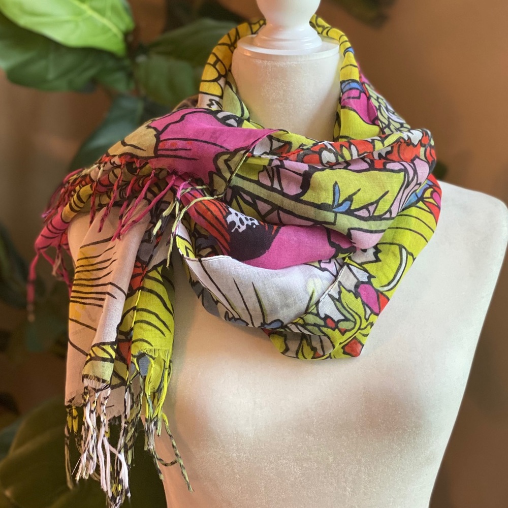 NWOT Echo Scarf